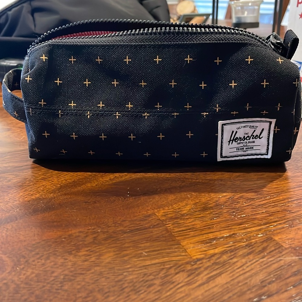 Hershel toiletry bag